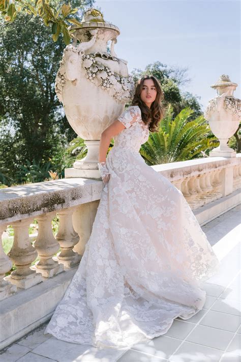 monique lhuillier bridal appointment.